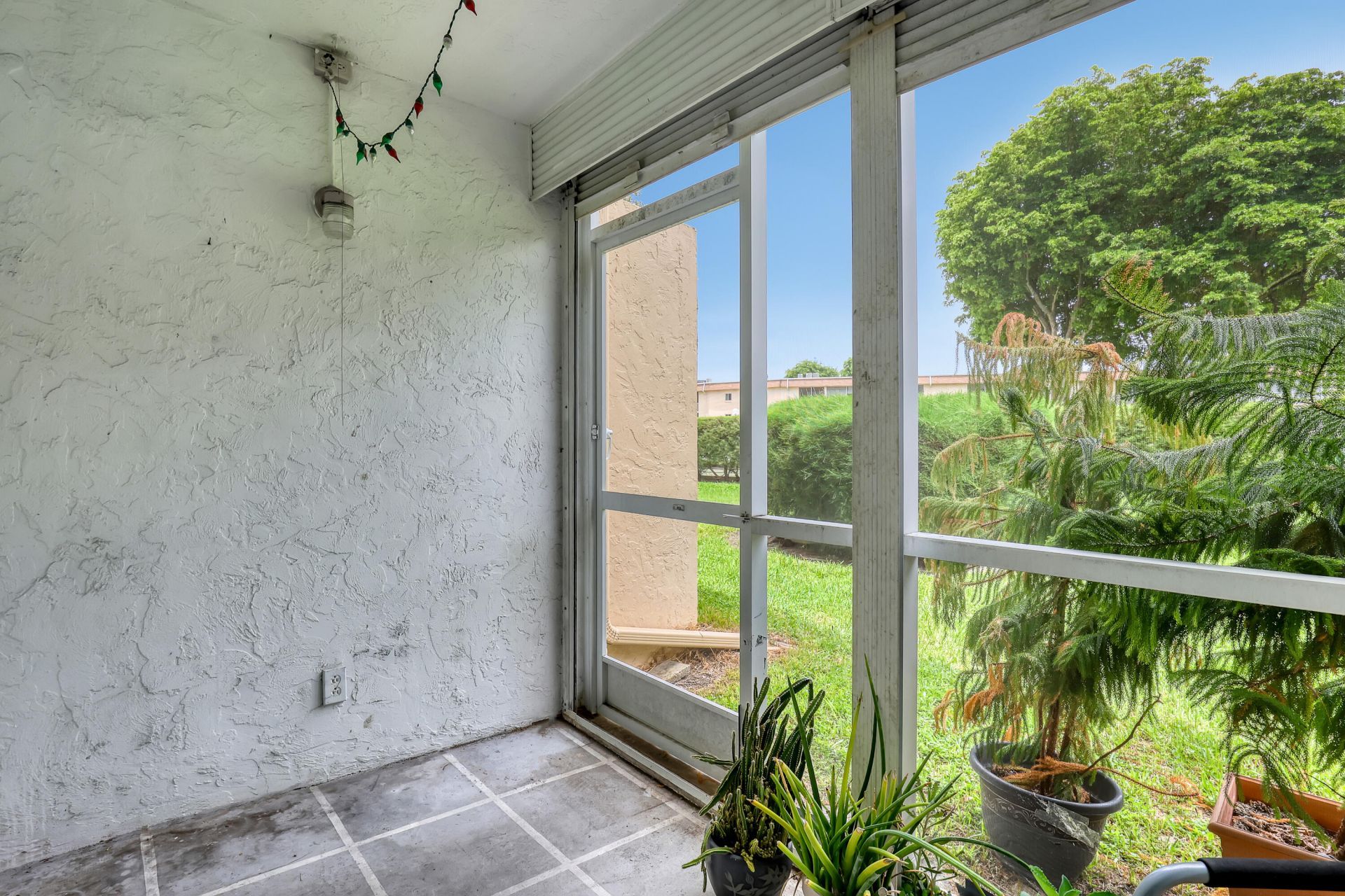 400 Village Green Circle W, Unit 117, Palm Springs, FL 33461 Photo