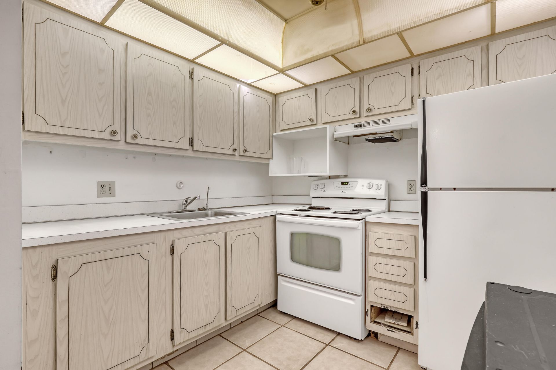 400 Village Green Circle W, Unit 117, Palm Springs, FL 33461 Photo