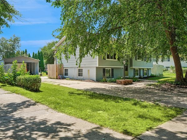 1903 W 5th Avenue , Indianola, IA 50125