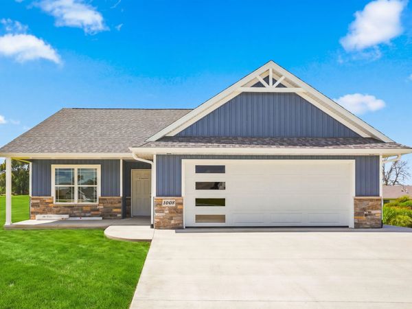 1009 Sage Oak Circle, Manchester, IA 52057