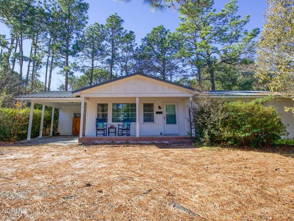 200 W Delaware Avenue , Southern Pines, NC 28387