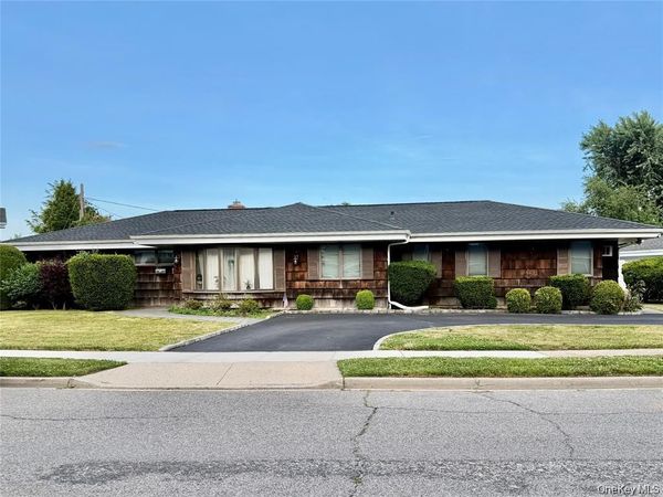 89 Bruce Avenue , Hicksville, NY 11801