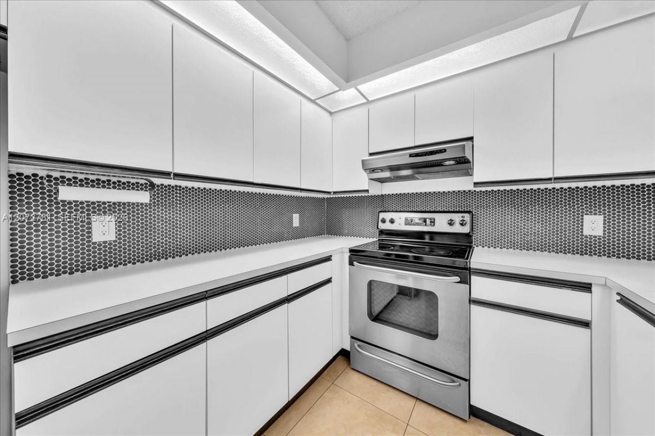 1300 SW 125th Ave, Unit 114K, Pembroke Pines, FL 33027 Photo
