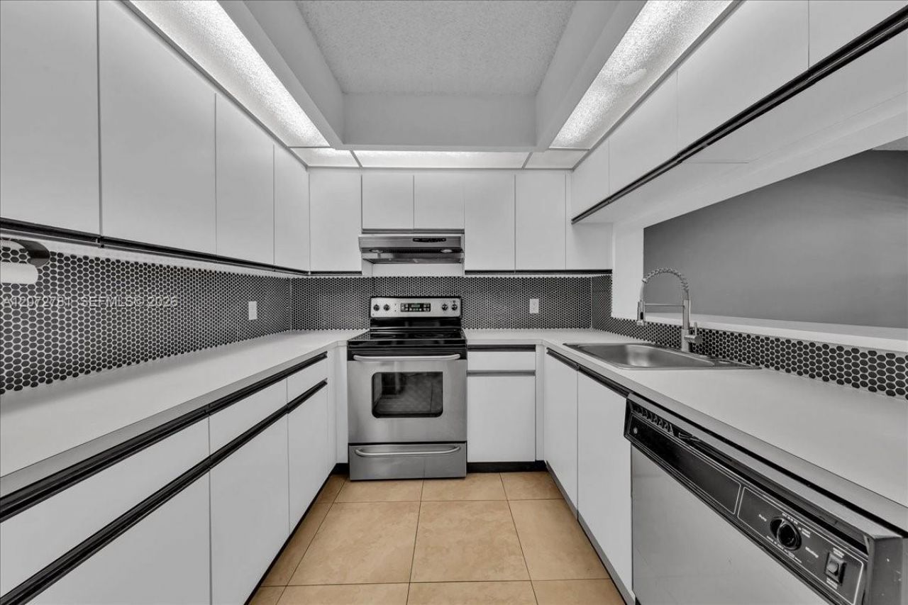 1300 SW 125th Ave, Unit 114K, Pembroke Pines, FL 33027 Photo