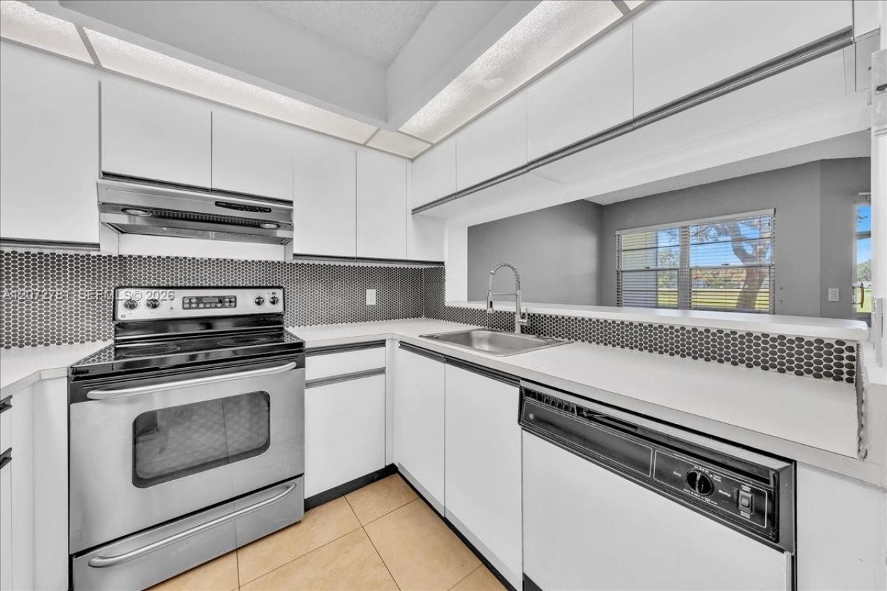 1300 SW 125th Ave, Unit 114K, Pembroke Pines, FL 33027 Photo