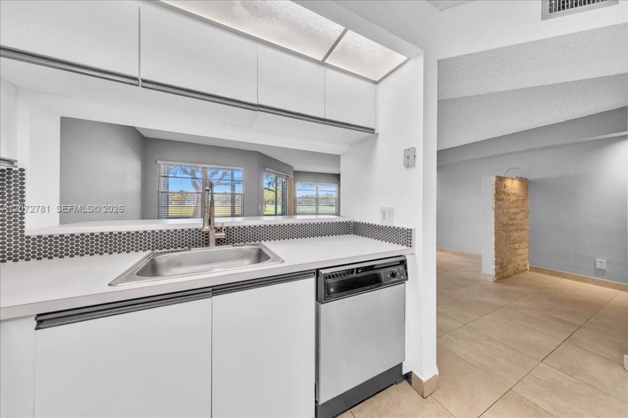1300 SW 125th Ave, Unit 114K, Pembroke Pines, FL 33027 Photo