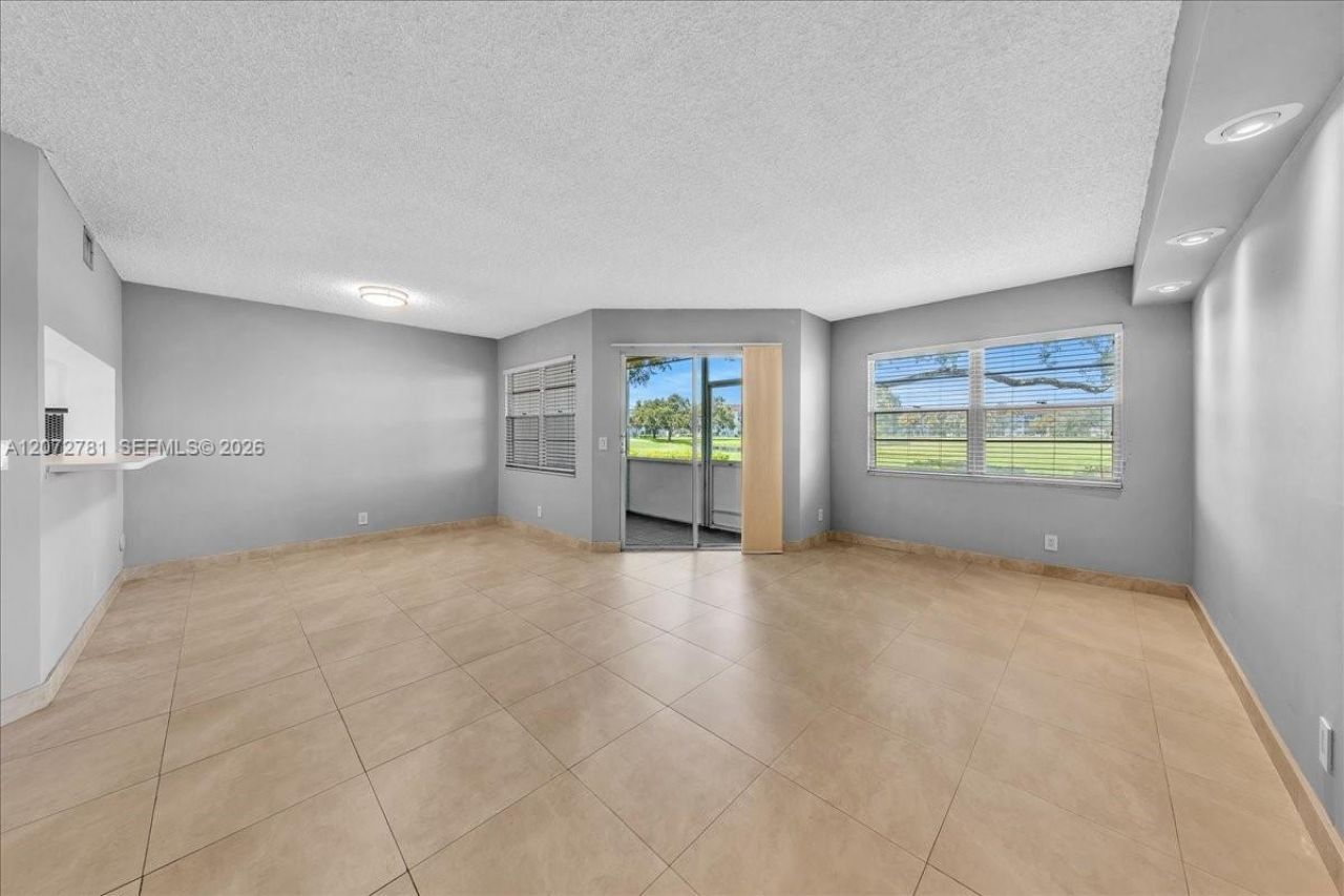 1300 SW 125th Ave, Unit 114K, Pembroke Pines, FL 33027 Photo