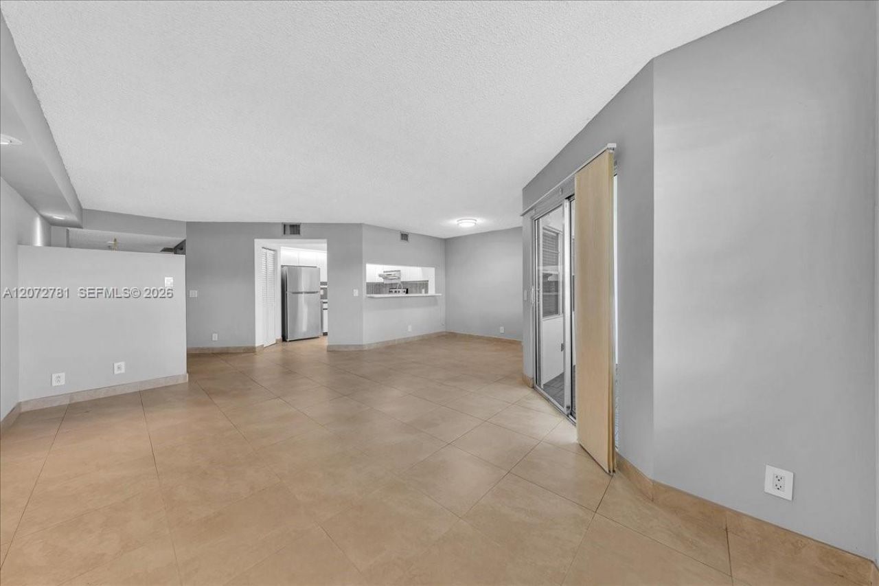 1300 SW 125th Ave, Unit 114K, Pembroke Pines, FL 33027 Photo