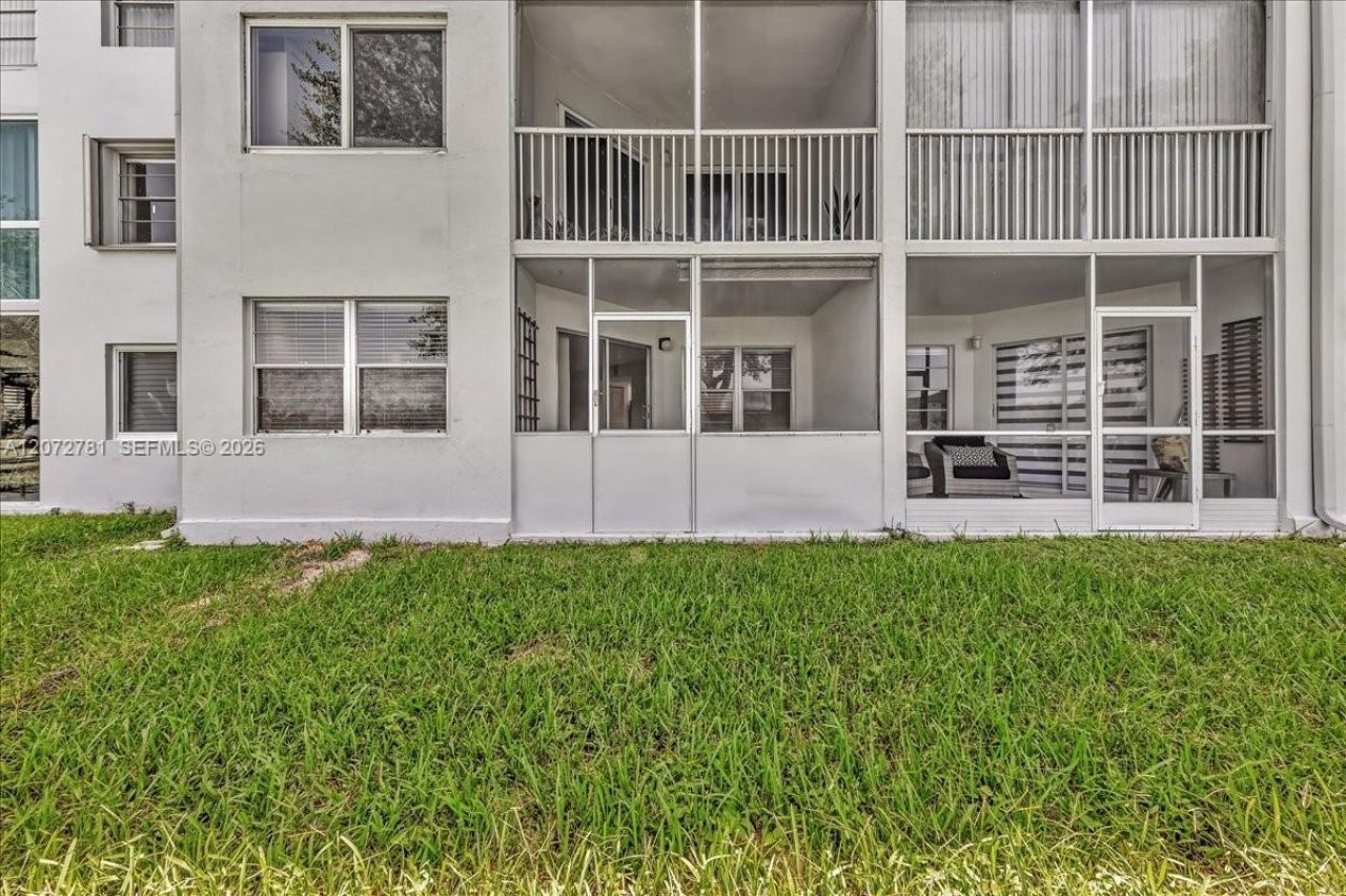 1300 SW 125th Ave, Unit 114K, Pembroke Pines, FL 33027 Photo