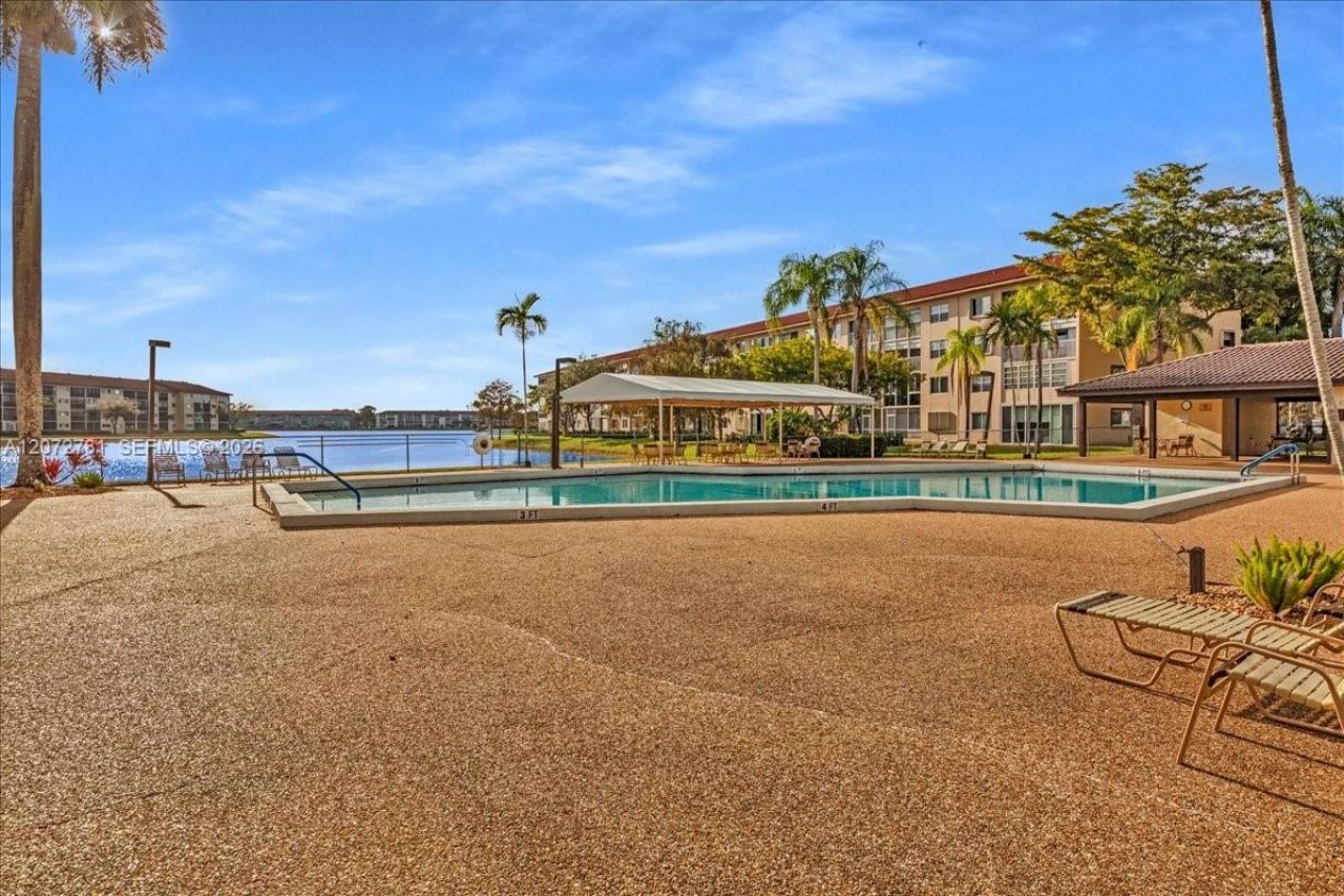 1300 SW 125th Ave, Unit 114K, Pembroke Pines, FL 33027 Photo