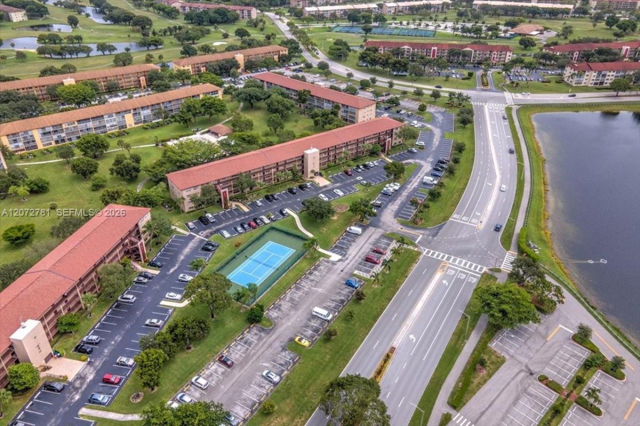 1300 SW 125th Ave, Unit 114K, Pembroke Pines, FL 33027 Photo