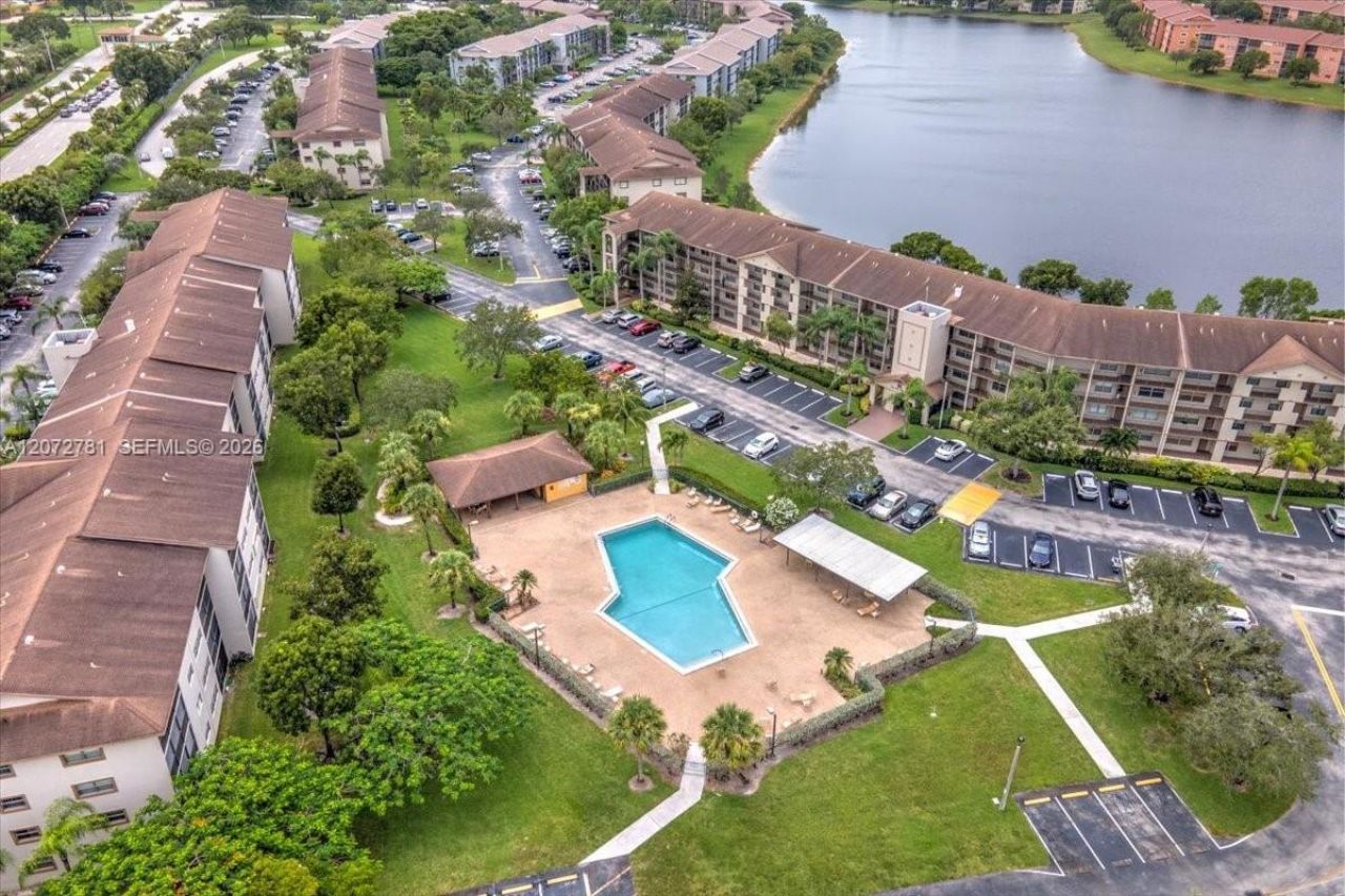1300 SW 125th Ave, Unit 114K, Pembroke Pines, FL 33027 Photo