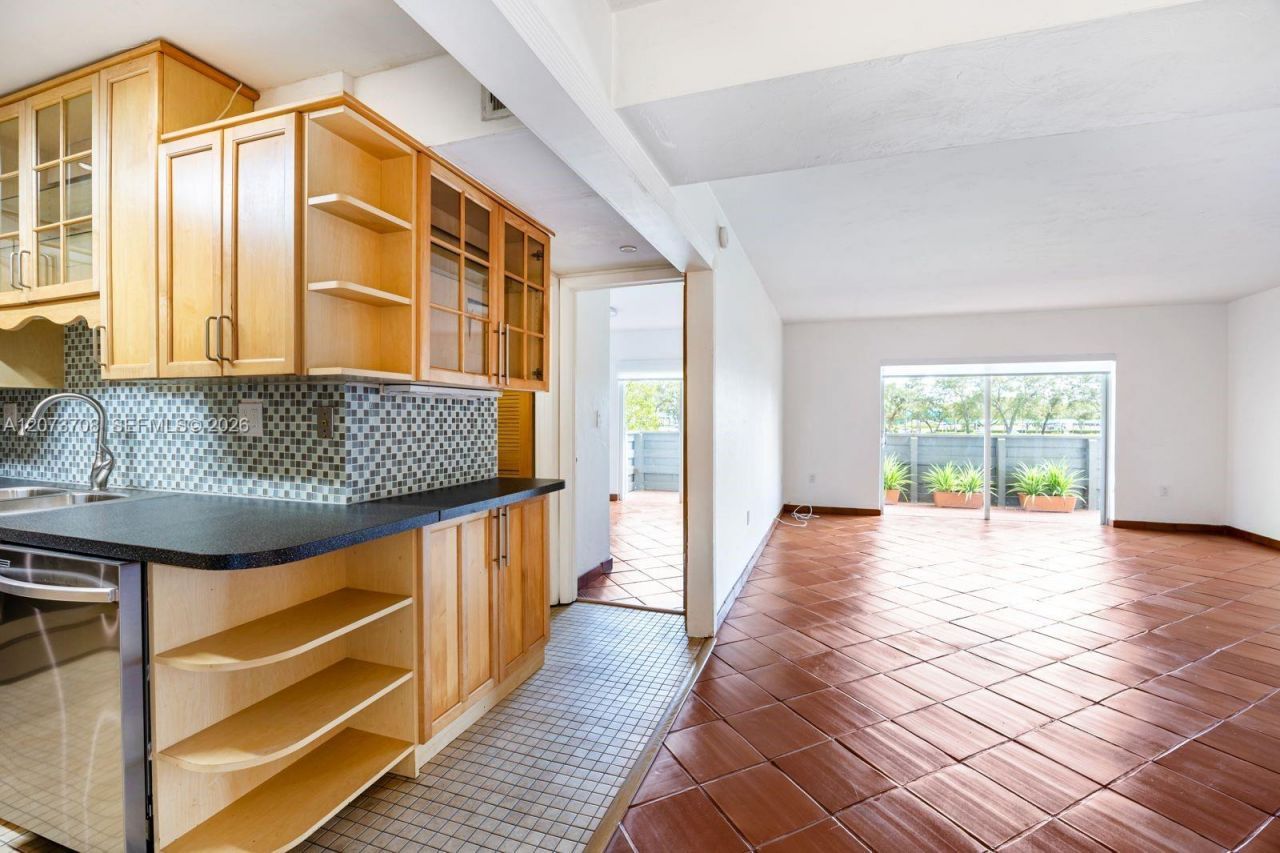 8335 SW 72nd Ave, Unit 205D, Miami, FL 33143 Photo