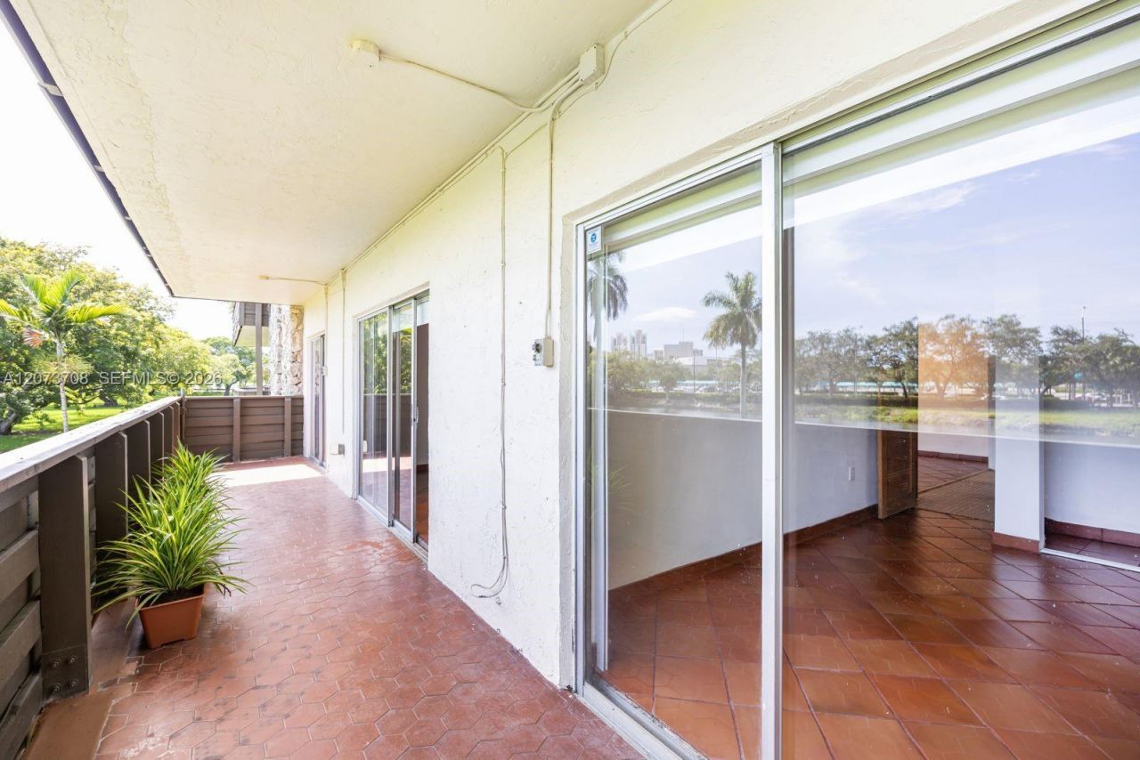 8335 SW 72nd Ave, Unit 205D, Miami, FL 33143 Photo