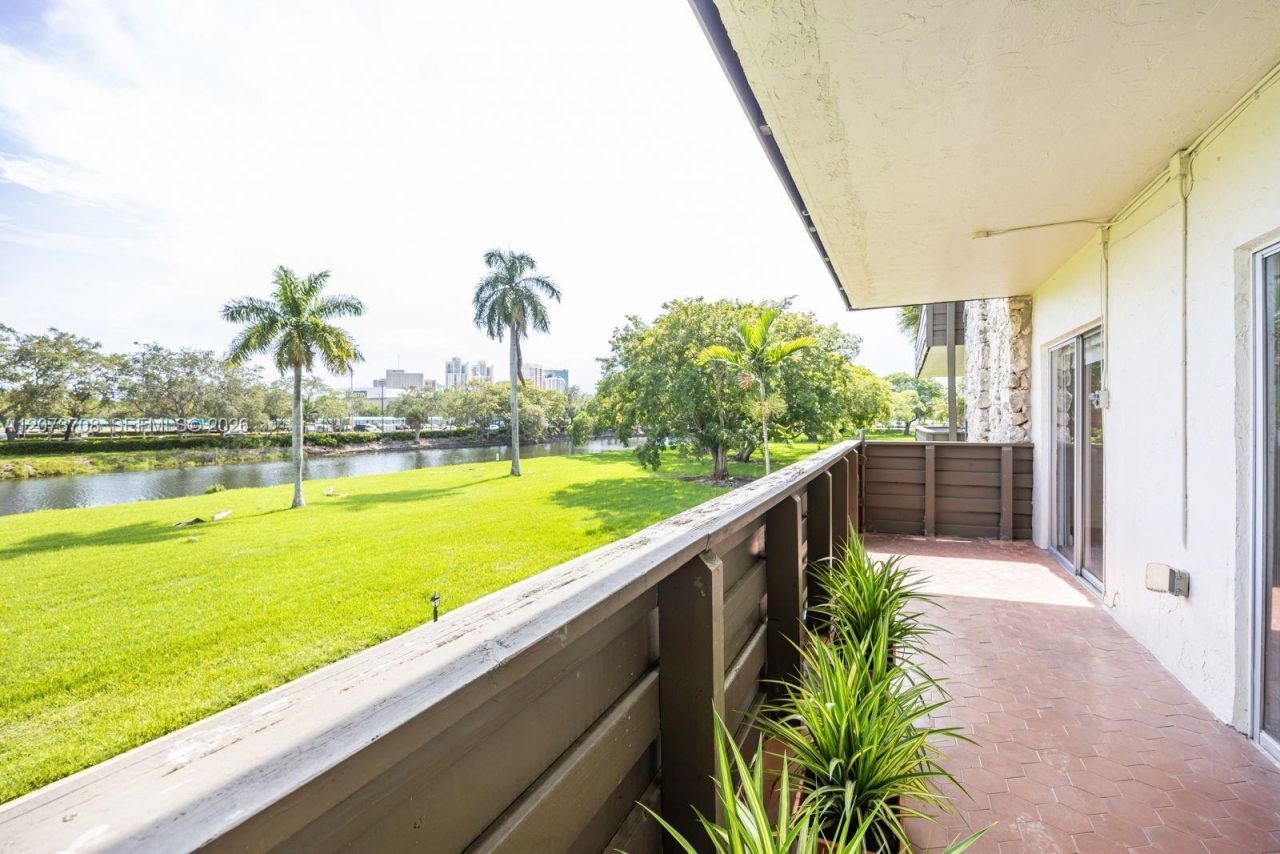 8335 SW 72nd Ave, Unit 205D, Miami, FL 33143 Photo