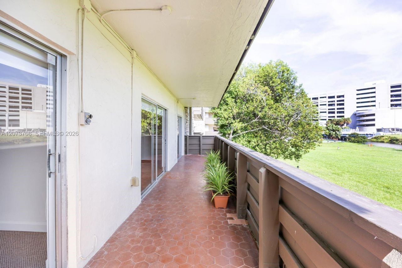 8335 SW 72nd Ave, Unit 205D, Miami, FL 33143 Photo