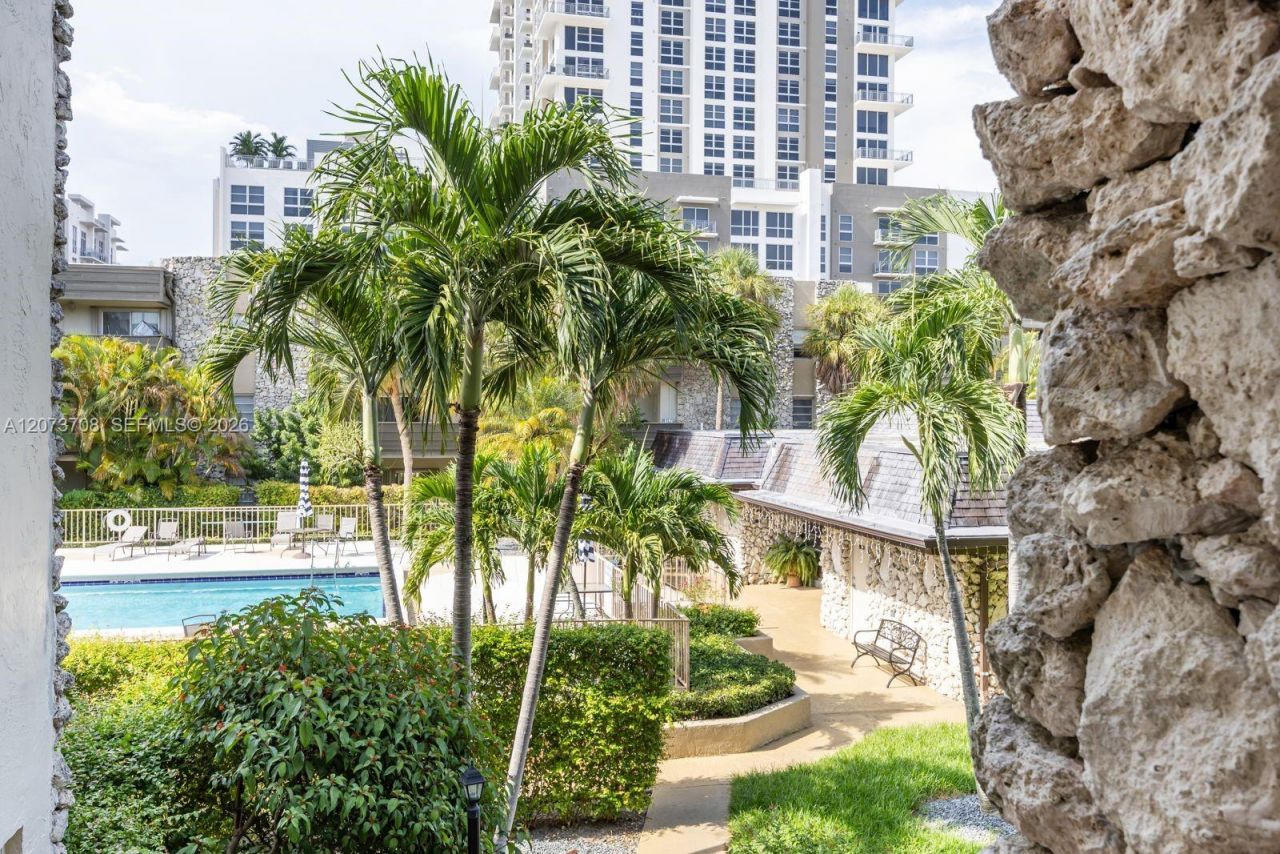 8335 SW 72nd Ave, Unit 205D, Miami, FL 33143 Photo