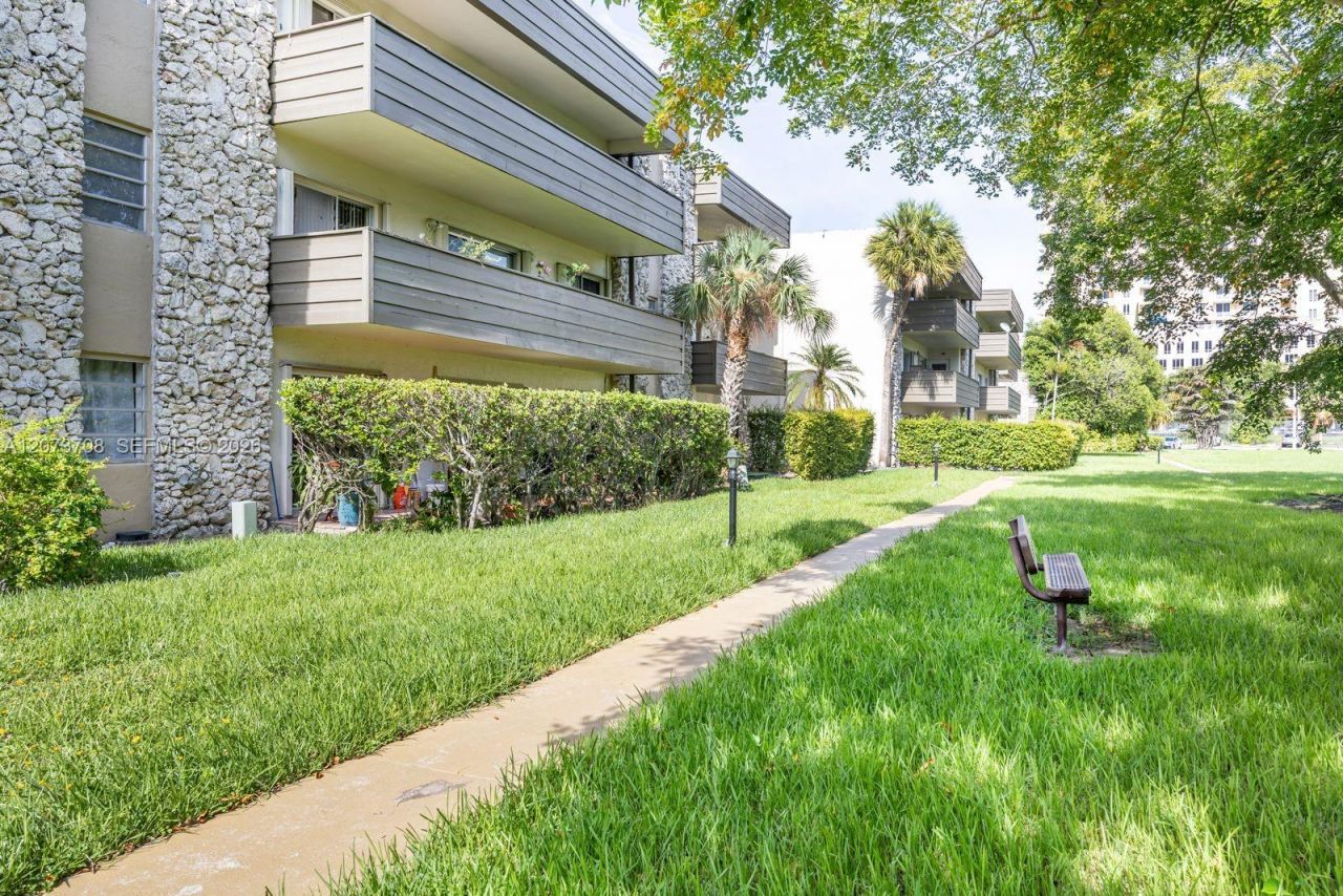 8335 SW 72nd Ave, Unit 205D, Miami, FL 33143 Photo