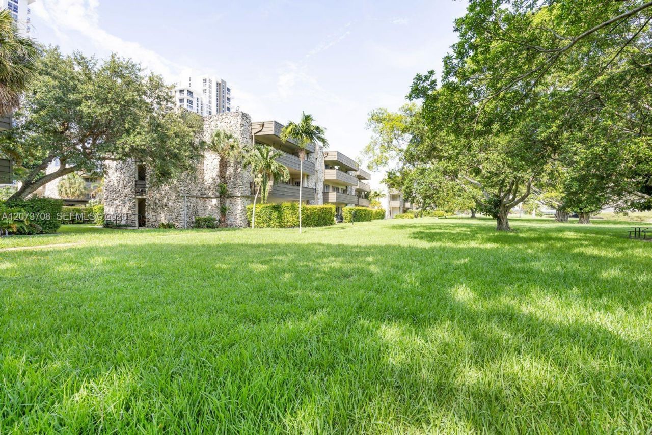 8335 SW 72nd Ave, Unit 205D, Miami, FL 33143 Photo