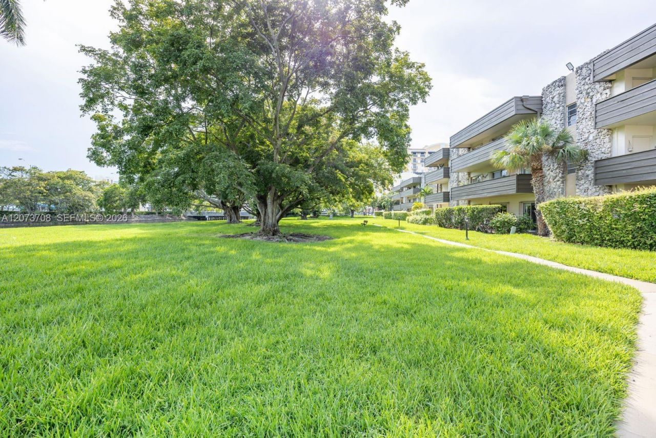 8335 SW 72nd Ave, Unit 205D, Miami, FL 33143 Photo