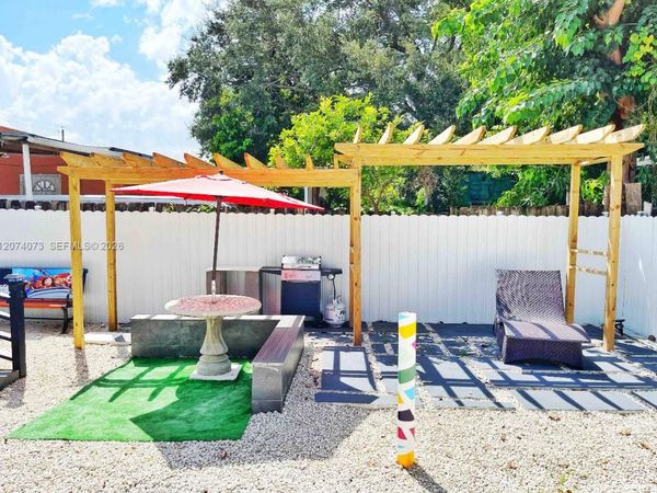 1021 NW 30th St , Miami, FL 33127
