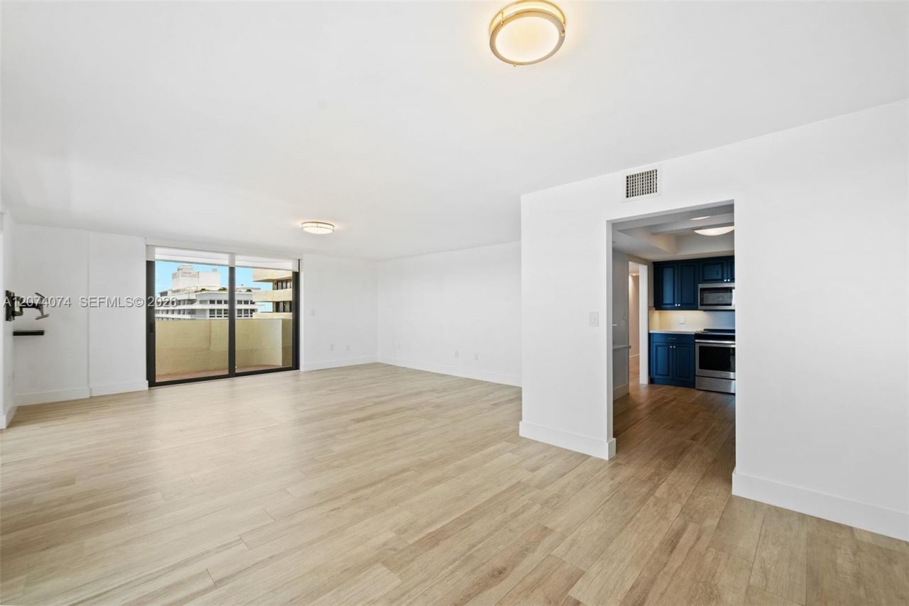 600 Biltmore Way , Unit 1214, Coral Gables, FL 33134 Photo
