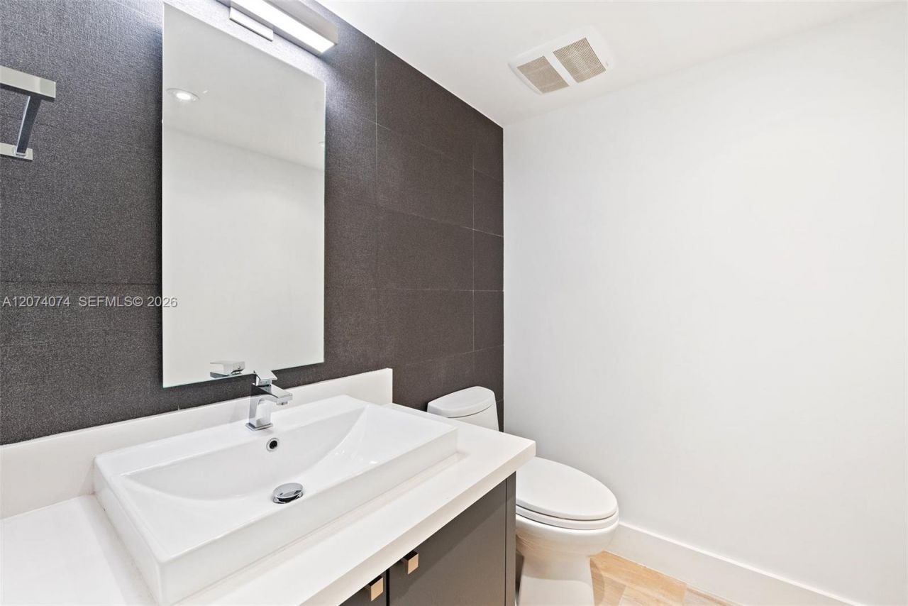600 Biltmore Way , Unit 1214, Coral Gables, FL 33134 Photo
