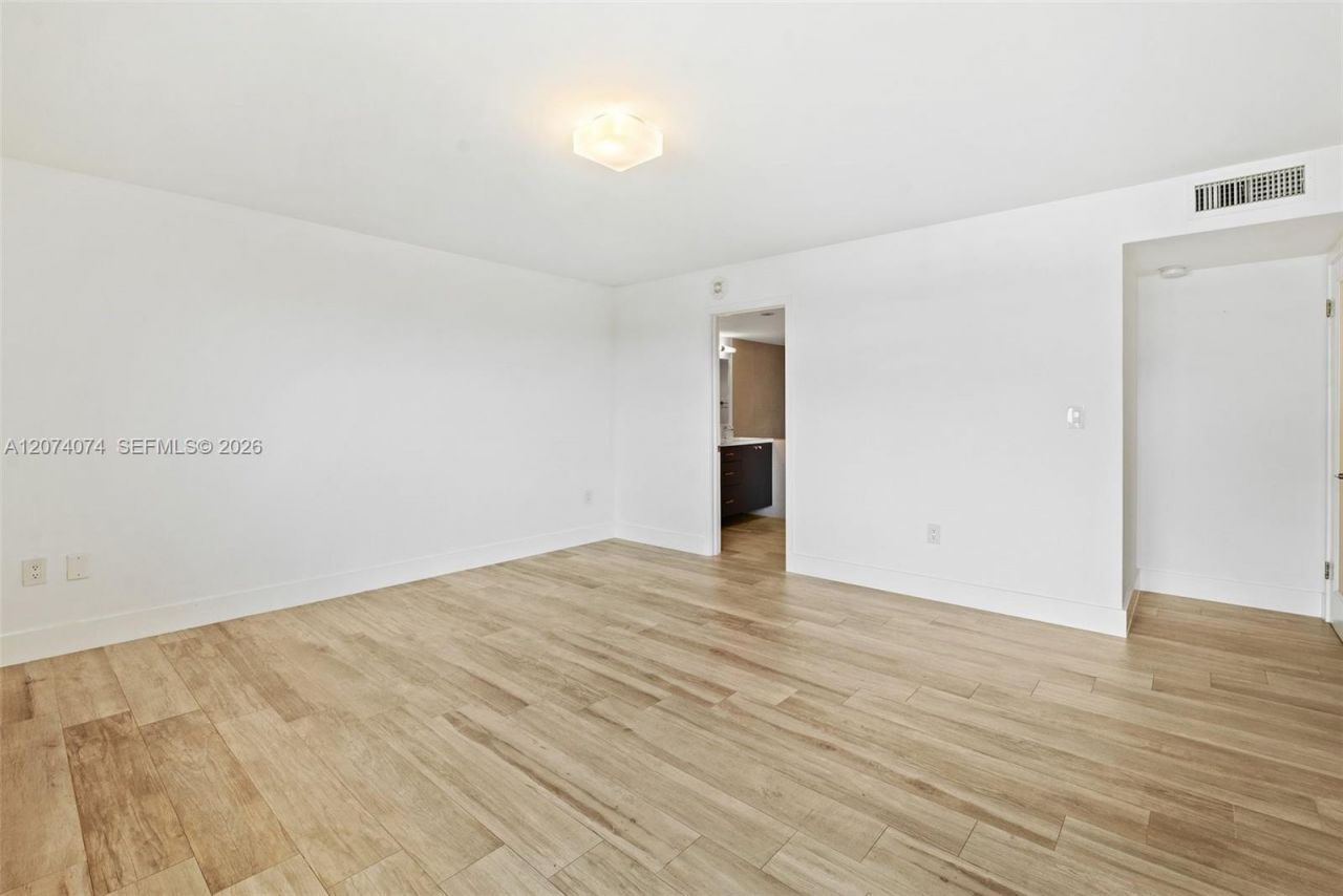 600 Biltmore Way , Unit 1214, Coral Gables, FL 33134 Photo