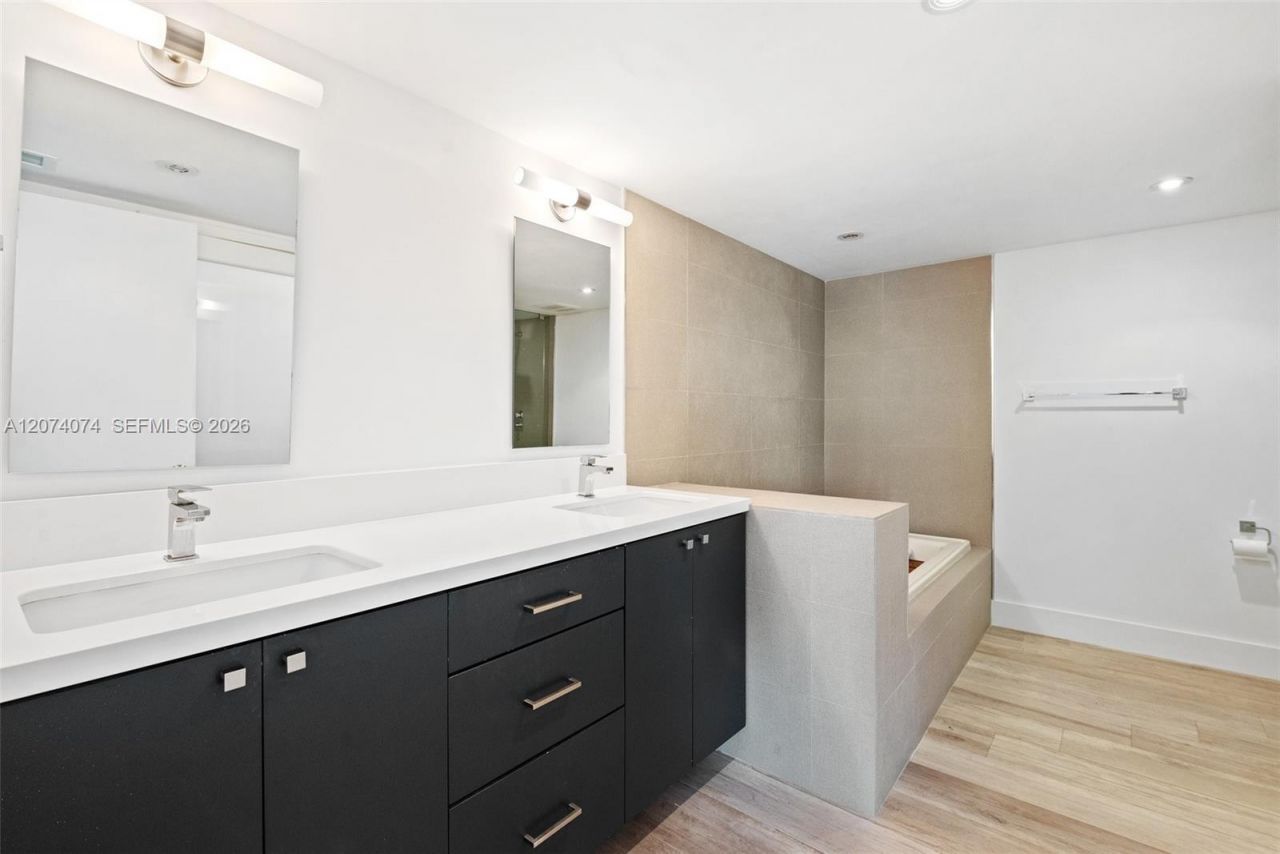 600 Biltmore Way , Unit 1214, Coral Gables, FL 33134 Photo