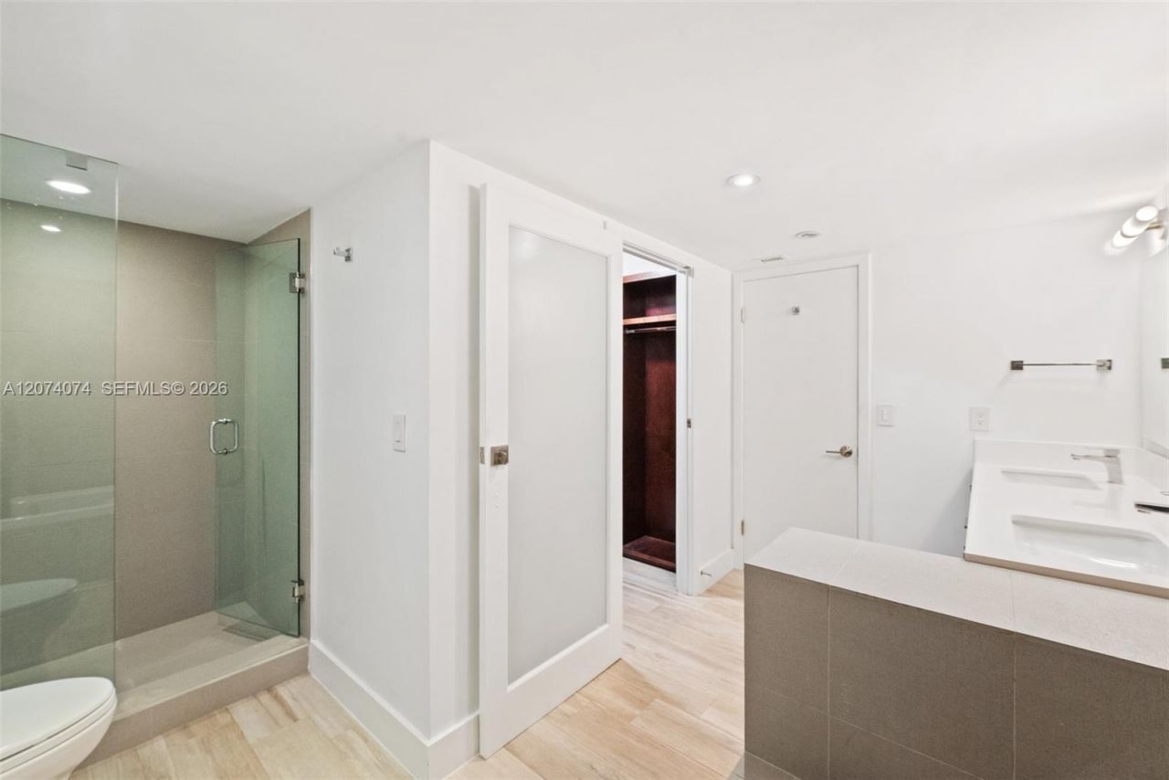 600 Biltmore Way , Unit 1214, Coral Gables, FL 33134 Photo