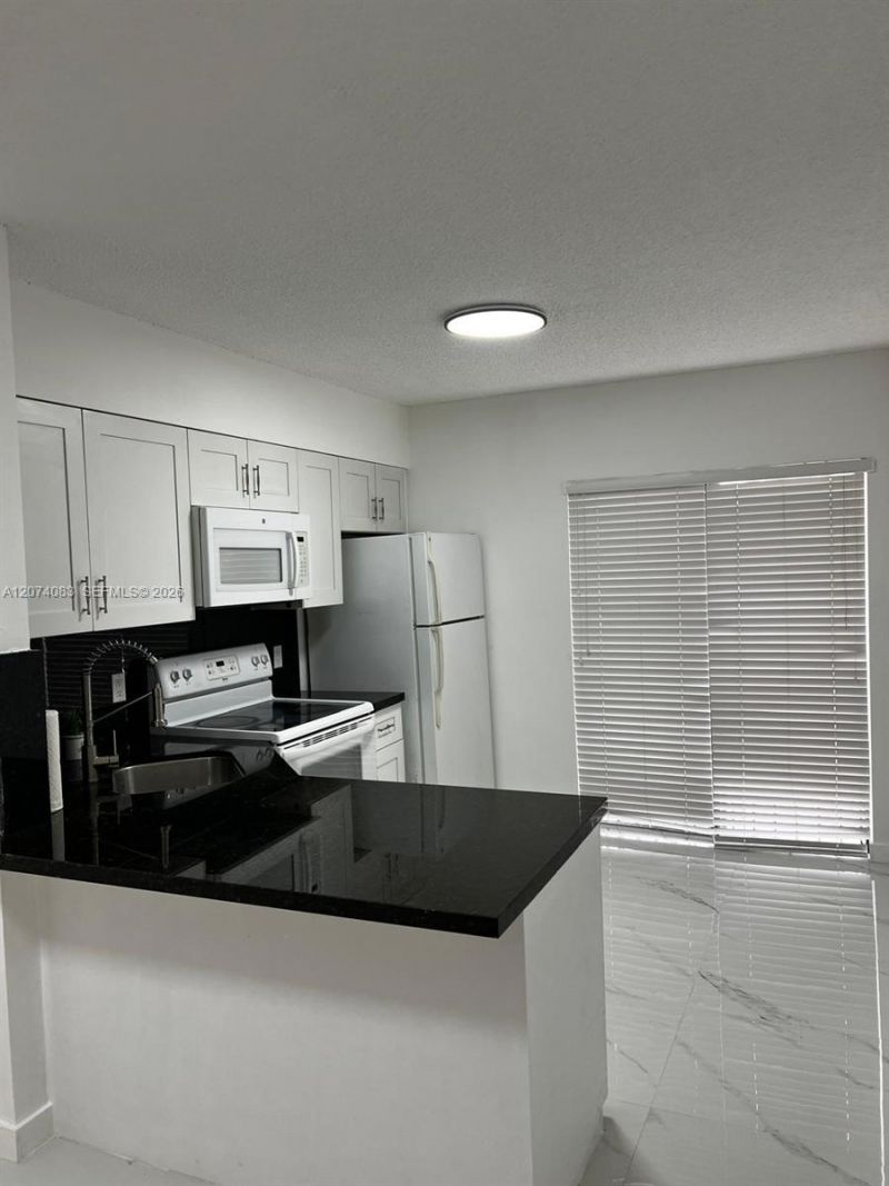 5560 W 21st Ct , Unit 108, Hialeah, FL 33016 Photo