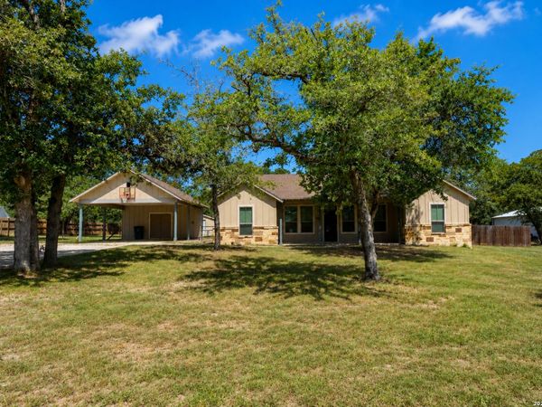 193 Champions Blvd, La Vernia, TX 78121