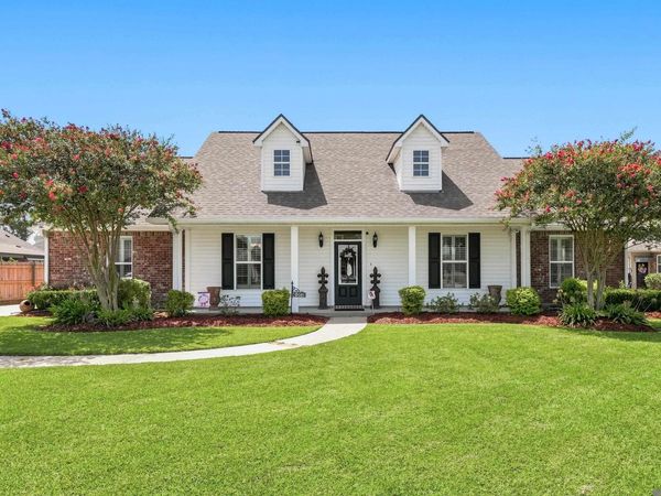 12031 Coueron Dr, St Amant, LA 70774