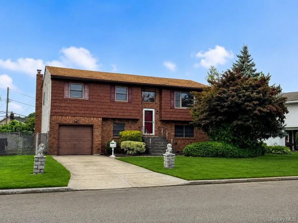 95 W Lake Drive , Lindenhurst, NY 11757