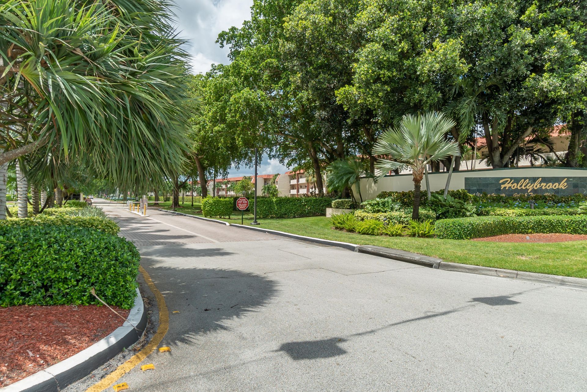 9420 S Hollybrook Lake Drive, Unit 304, Pembroke Pines, FL 33025 Photo