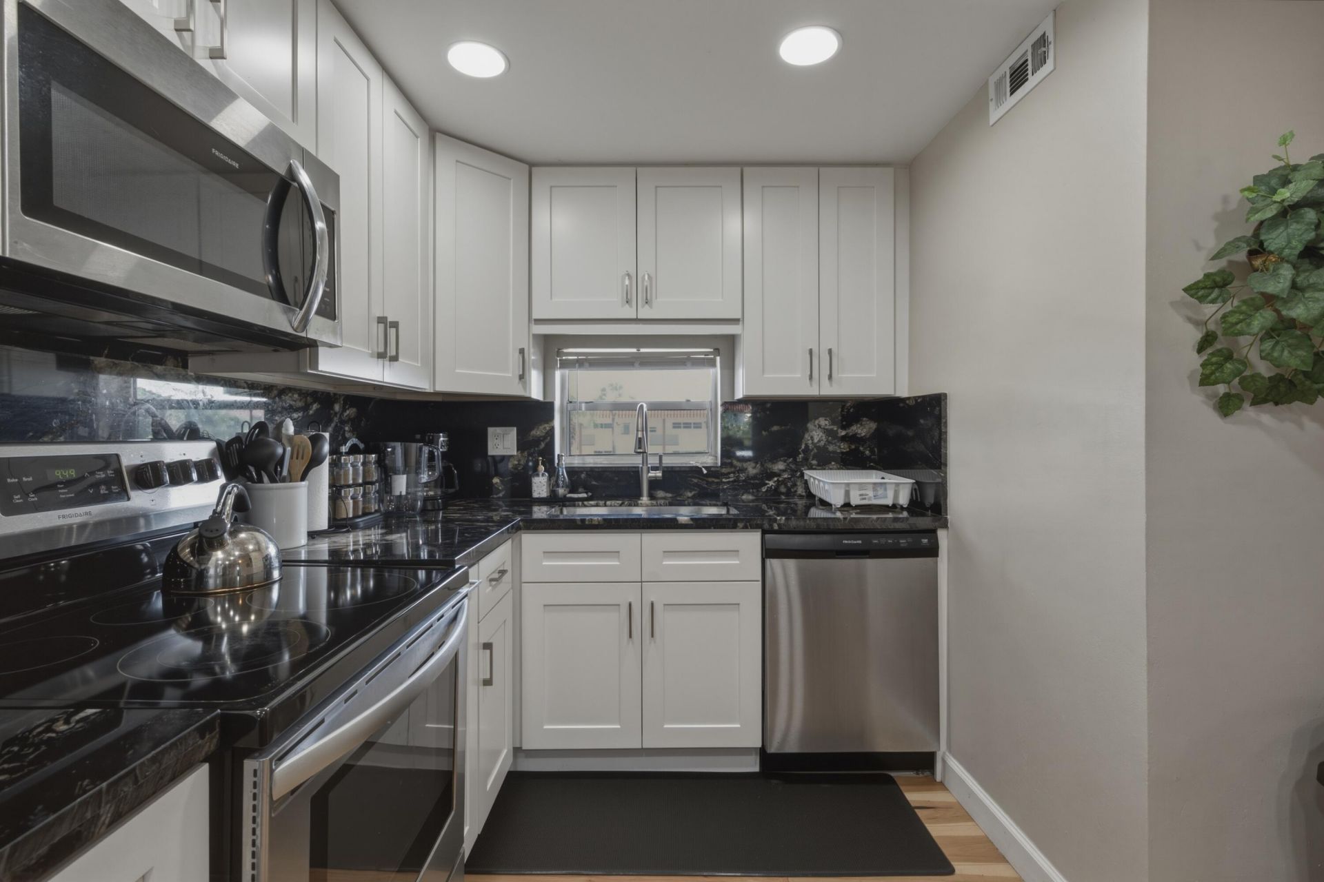 9420 S Hollybrook Lake Drive, Unit 304, Pembroke Pines, FL 33025 Photo