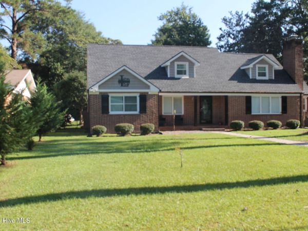 227 E College Street , Whiteville, NC 28472