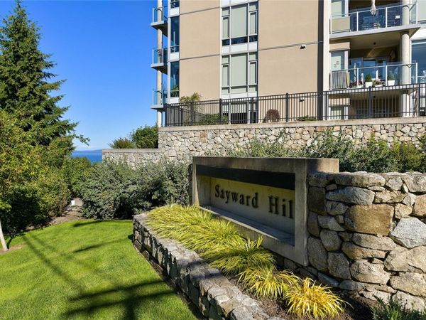 5388 Hill Rise Terr, Unit #406, Saanich, BC V8Y 3K2