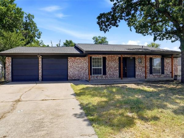 129 Mountain View Drive, Azle, TX 76020