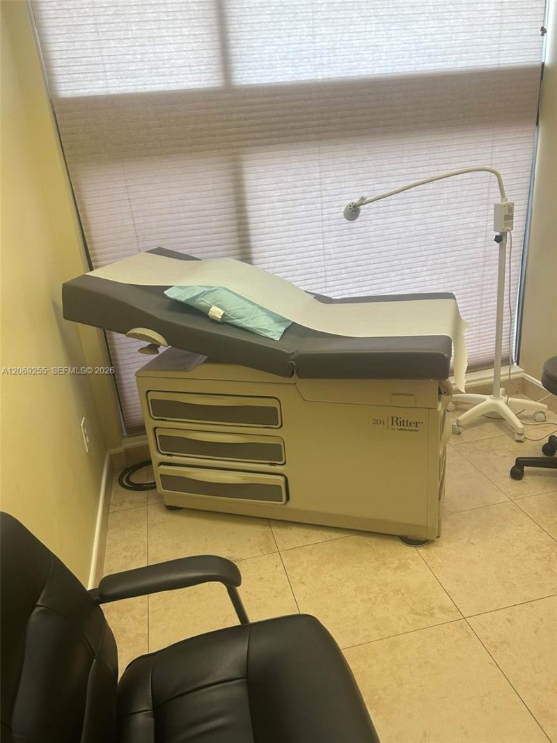925 NE 30th Ter, Unit 300, Homestead, FL 33033 Photo