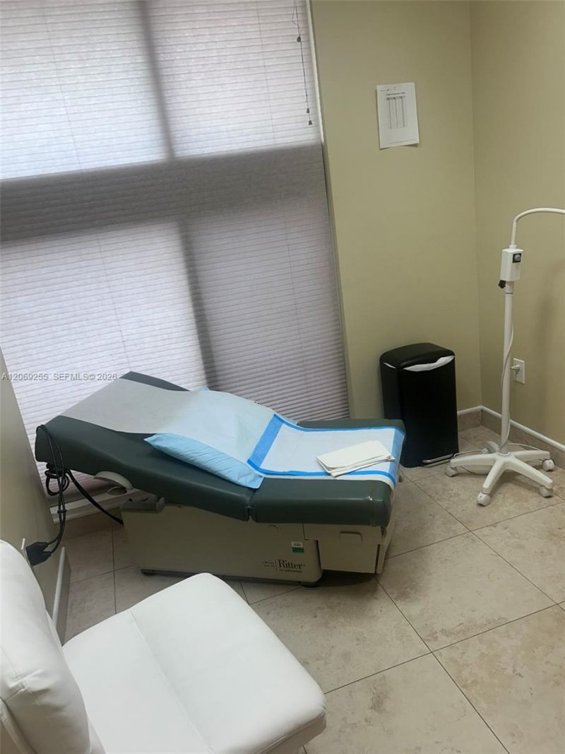 925 NE 30th Ter, Unit 300, Homestead, FL 33033 Photo