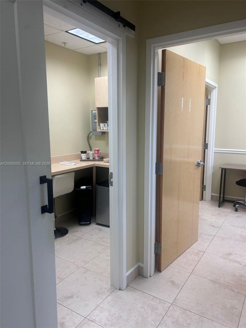 925 NE 30th Ter, Unit 300, Homestead, FL 33033 Photo