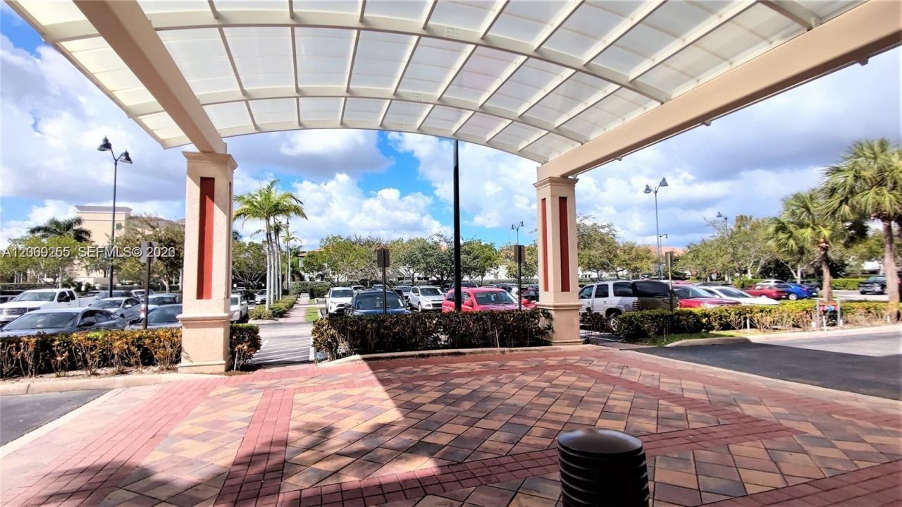 925 NE 30th Ter , Unit 300, Homestead, FL 33033 Photo