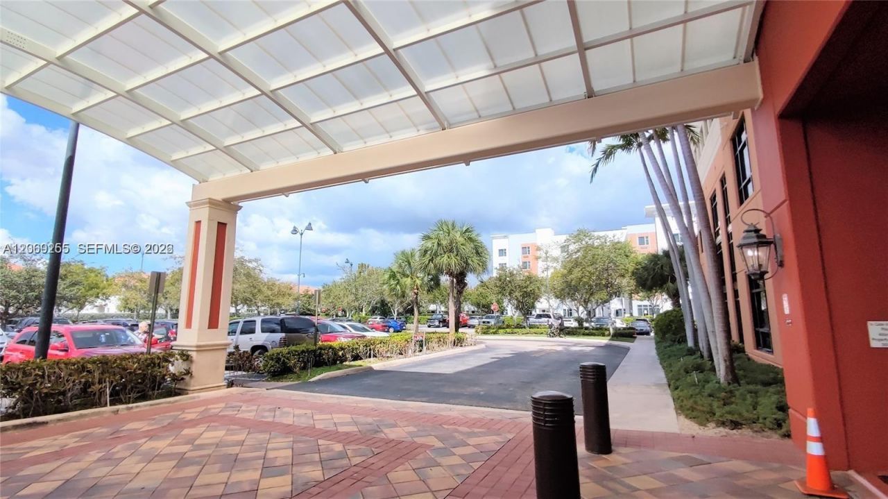 925 NE 30th Ter , Unit 300, Homestead, FL 33033 Photo