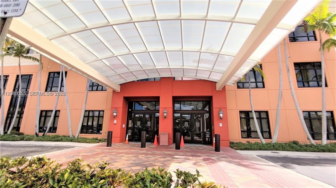 925 NE 30th Ter , Unit 300, Homestead, FL 33033 Photo