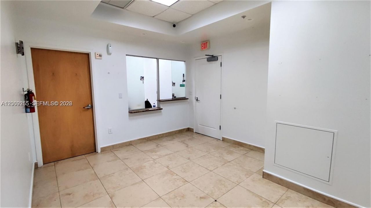 925 NE 30th Ter, Unit 300, Homestead, FL 33033 Photo