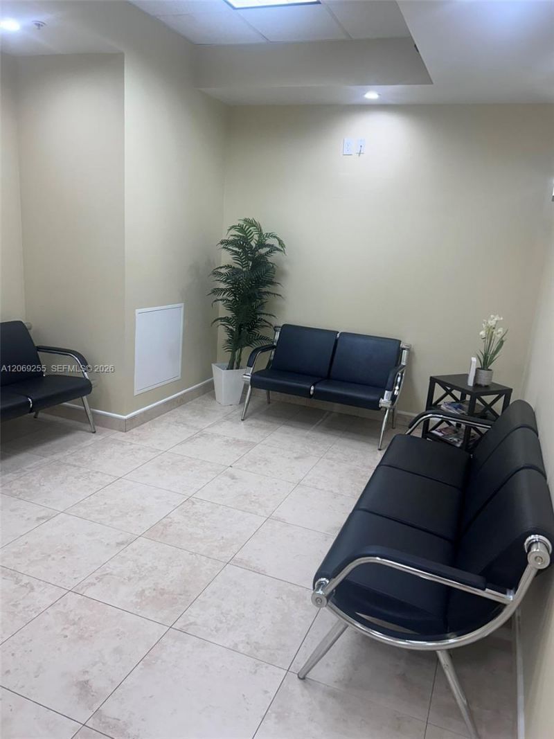 925 NE 30th Ter, Unit 300, Homestead, FL 33033 Photo
