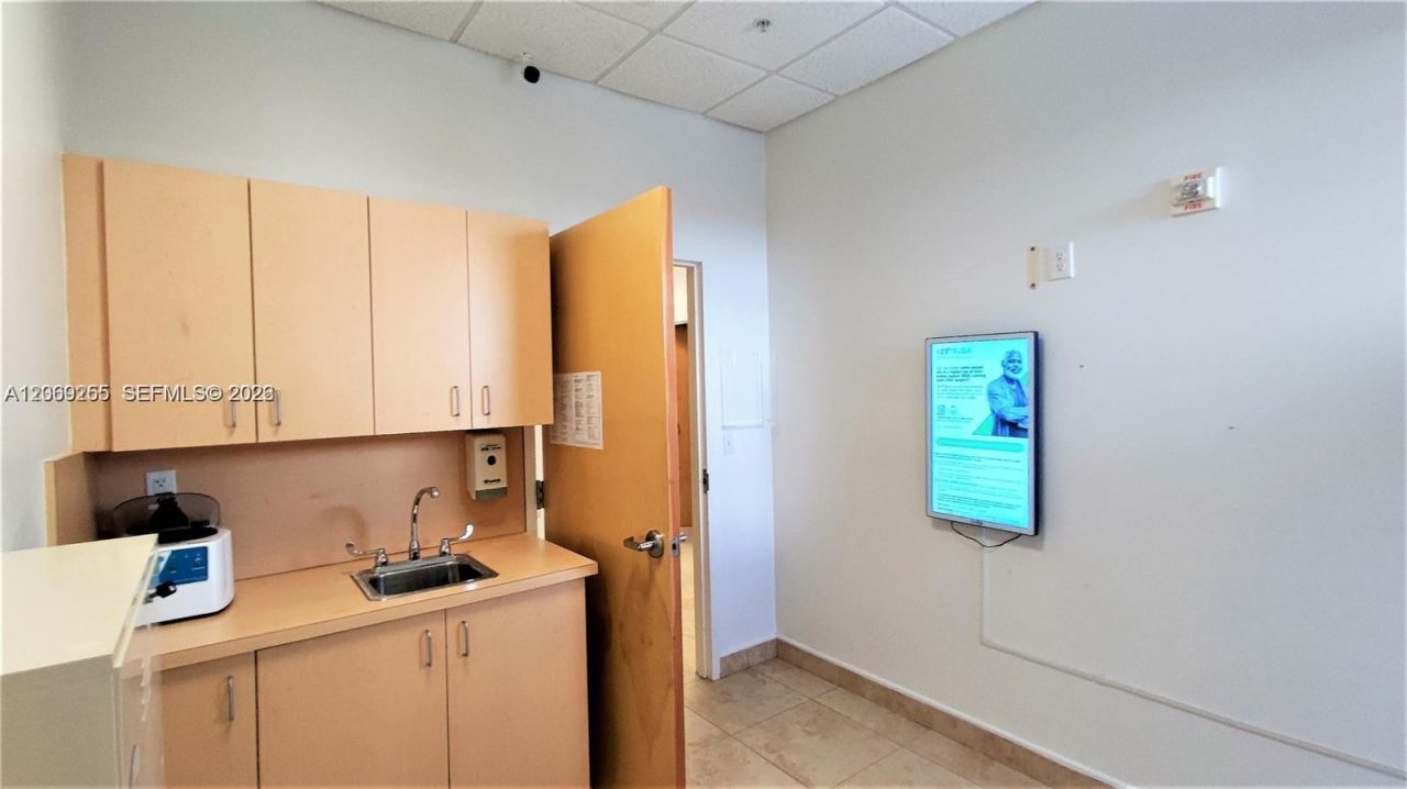 925 NE 30th Ter , Unit 300, Homestead, FL 33033 Photo