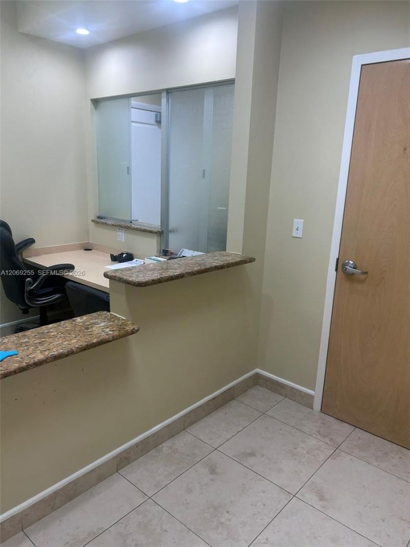 925 NE 30th Ter, Unit 300, Homestead, FL 33033 Photo