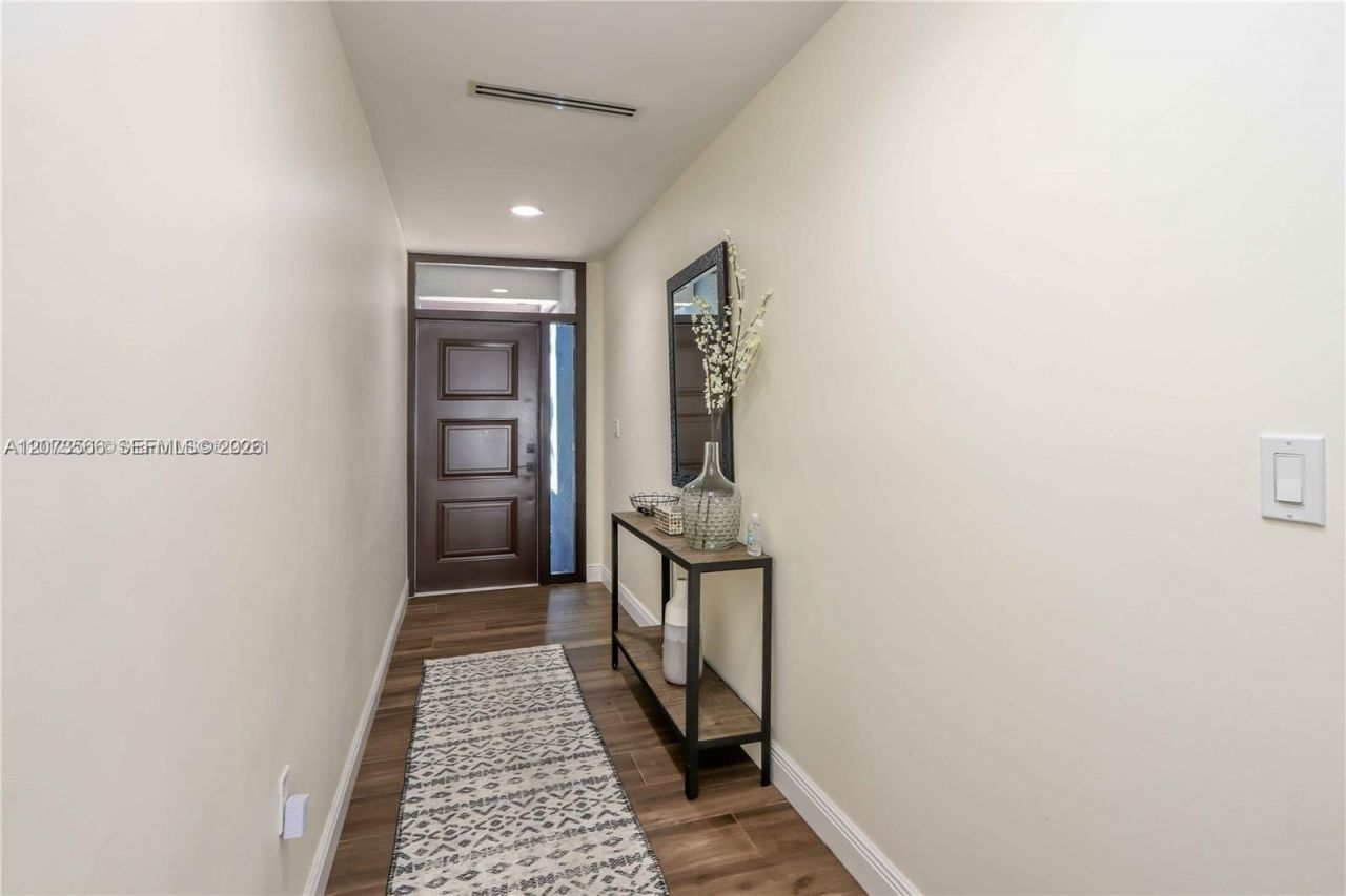 16509 Fox Den Ct , Miami Lakes, FL 33014 Photo